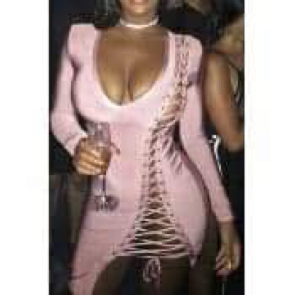 Dresses - Picture 4 of 4